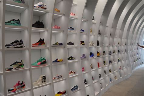 sneaker store online.